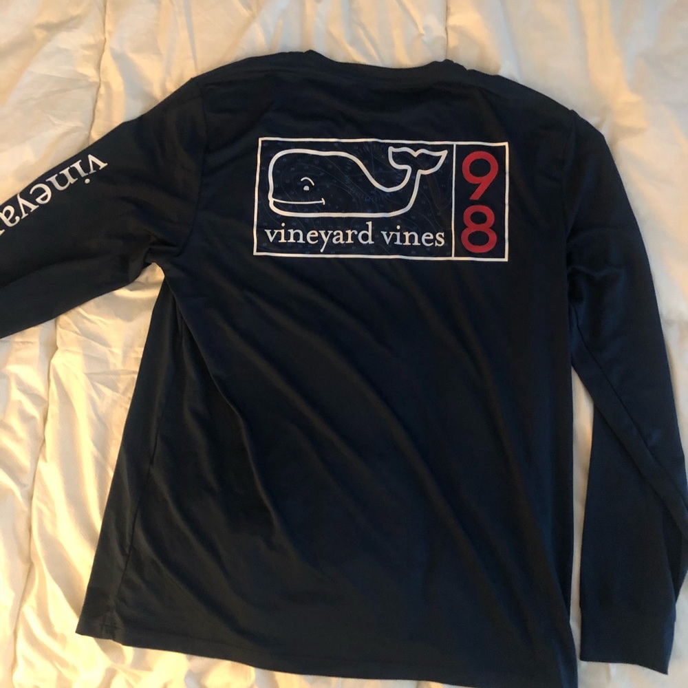 Vineyard Vines Men’s Medium performance t shirt